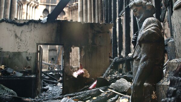 اشتعال حريق هائل في كاتدرائية يوحنا المعمدان في نيويورك، 19 ديسمبر/ كانون الأول 2001 - سبوتنيك عربي