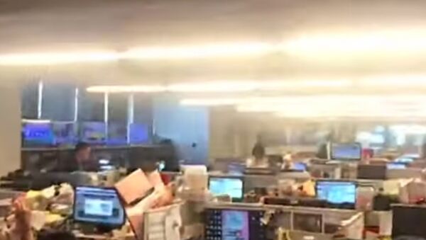 مكتب يهتز لحظة ضرب زلزال تايوان، 18 نيسان/أبريل 2019 - سبوتنيك عربي