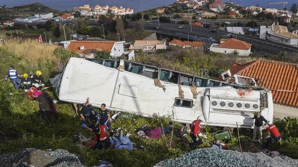 انقلاب حافلة في جزيرة ماديرا البرتغالية - سبوتنيك عربي