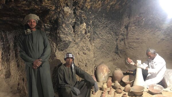 عمال الحفائر الأثرية في مصر.. أيادِ تعمل في الظل لإخراج كنوز مدفونة إلى النور - سبوتنيك عربي
