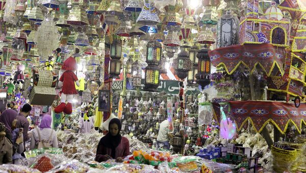 محل لبيع الفوانيس في القاهرة استعدادا لشهر رمضان - سبوتنيك عربي