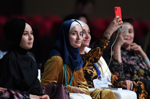 عرض الأزياء RUSSIA-OIC FASHIONWAY 2019 في إطار القمة الاقتصادية روسيا - العالم الإسلامي: قمة قازان - سبوتنيك عربي