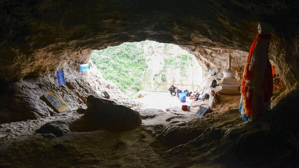 افتتاح كهف بايشيا كارست حيث تم اكتشاف عظم أحفوري لعضو منقرض من شجرة العائلة البشرية يدعى دينيسوفان  - سبوتنيك عربي