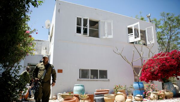 آثار قذائف صاروخية أطلقت من غزة - سبوتنيك عربي