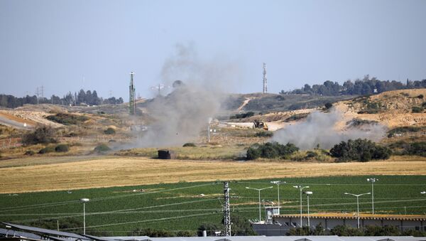 دخان يتصاعد من الجانب الإسرائيلي إثر قصف صاروخي من غزة - سبوتنيك عربي