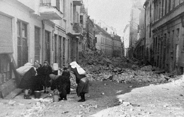 مقاطعة مدينة ريغا القديمة في لاتفيا بعد رحيل الفاشيين، عام 1944 - سبوتنيك عربي