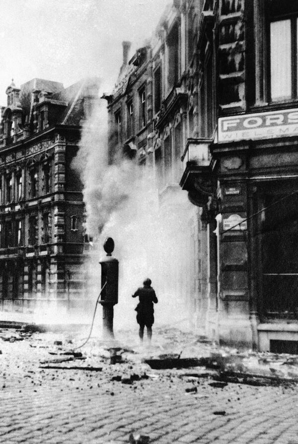 شارع في مدينة نامور (بلجيكا) بعد الضربات الجوية الألمانية، عام 1940 - سبوتنيك عربي