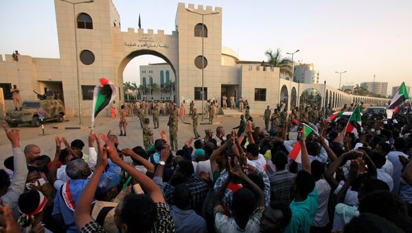 اعتصامات السودانين أمام القيادة العامة للقوات المسلحة - سبوتنيك عربي