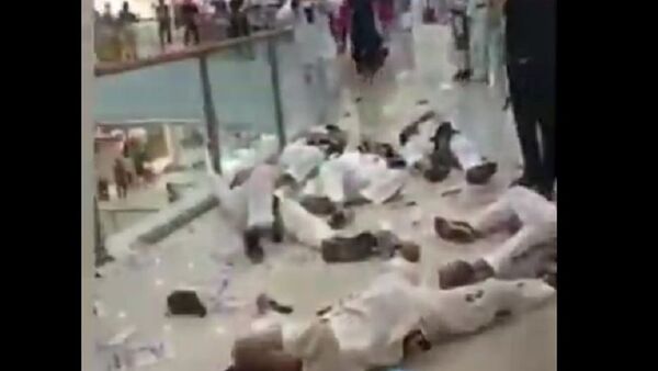 معركة شرسة بين عشرات الرياضيين داخل مجمع تجاري - سبوتنيك عربي
