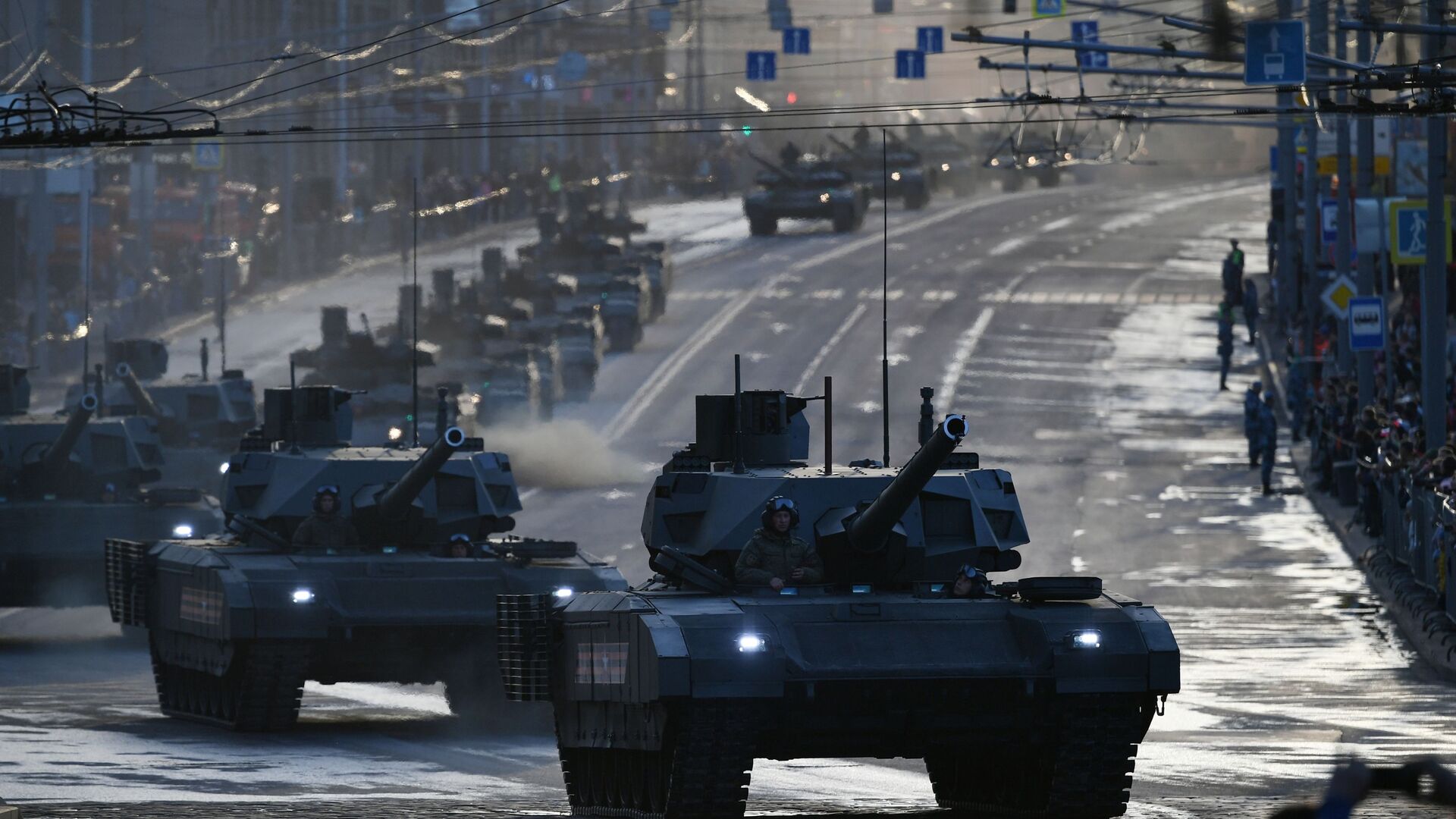 وصول المعدات العسكرية إلى بروفة العرض العسكري بمناسبة عيد النصر في موسكو، 30 أبريل/ نيسان 2019 - سبوتنيك عربي, 1920, 25.02.2021