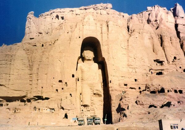 تماثيل بوذا في المدينة القديمة باميان، أفغانستان، عام 1997 - سبوتنيك عربي