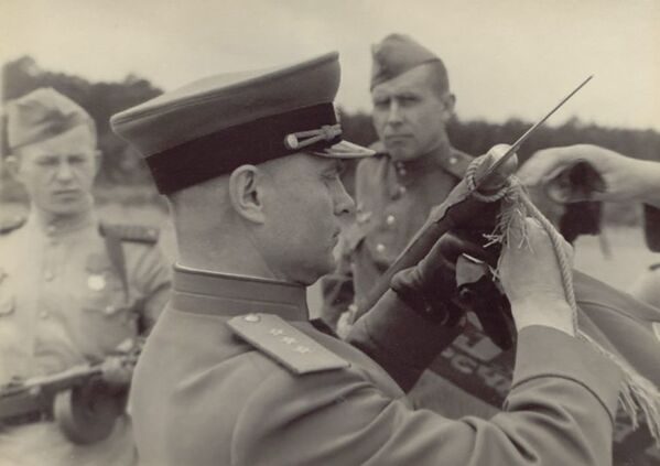 عرض عسكري بمناسبة عيد النصر. شتراوسبرغ، ألمانيا. 10 مايو/ أيار 1945 - سبوتنيك عربي