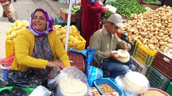 شهر رمضان في تونس: امرأة تبيع الملسوقة - سبوتنيك عربي