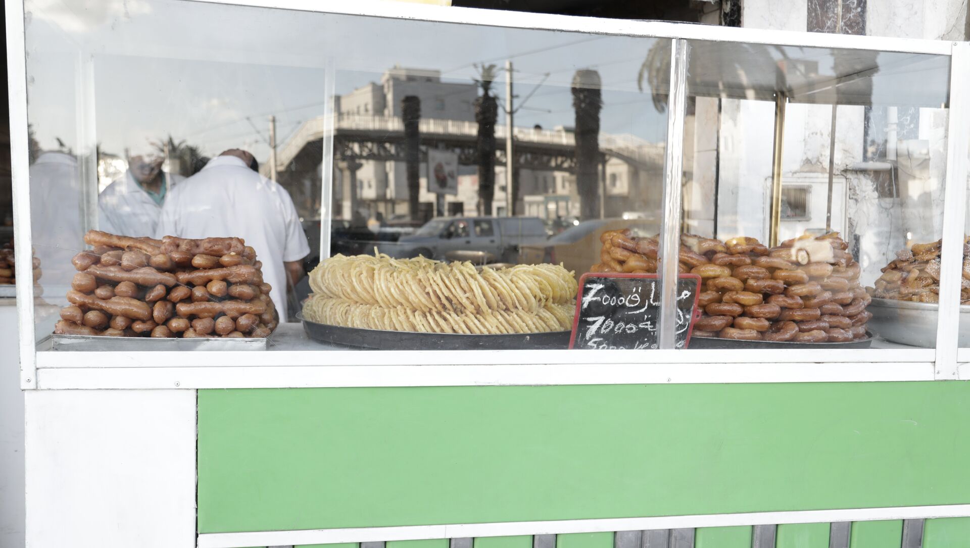 شهر رمضان في تونس: محل الحلويات الرمضانية في تونس - سبوتنيك عربي, 1920, 15.04.2021