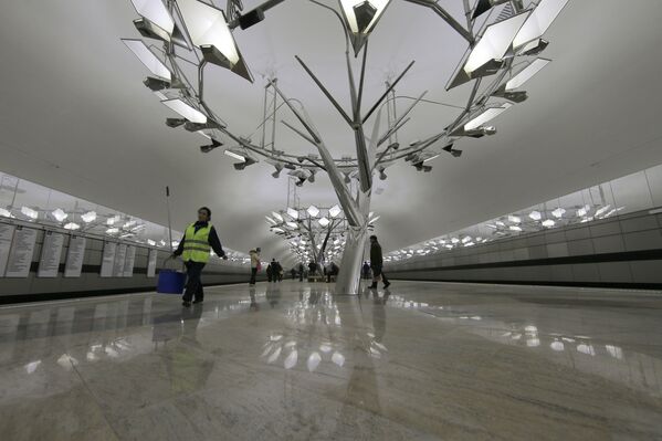 ركاب في محطة مترو تروباريوفا، موسكو 2014 - سبوتنيك عربي