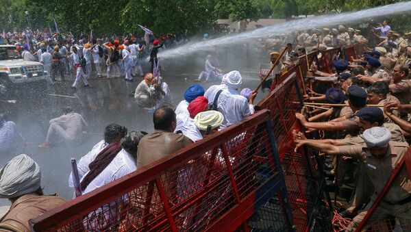 الشرطة الهندية تفض تجمع المتظاهرين في شانديغار، الهند، 14 مايو/ أيار 2019. - سبوتنيك عربي