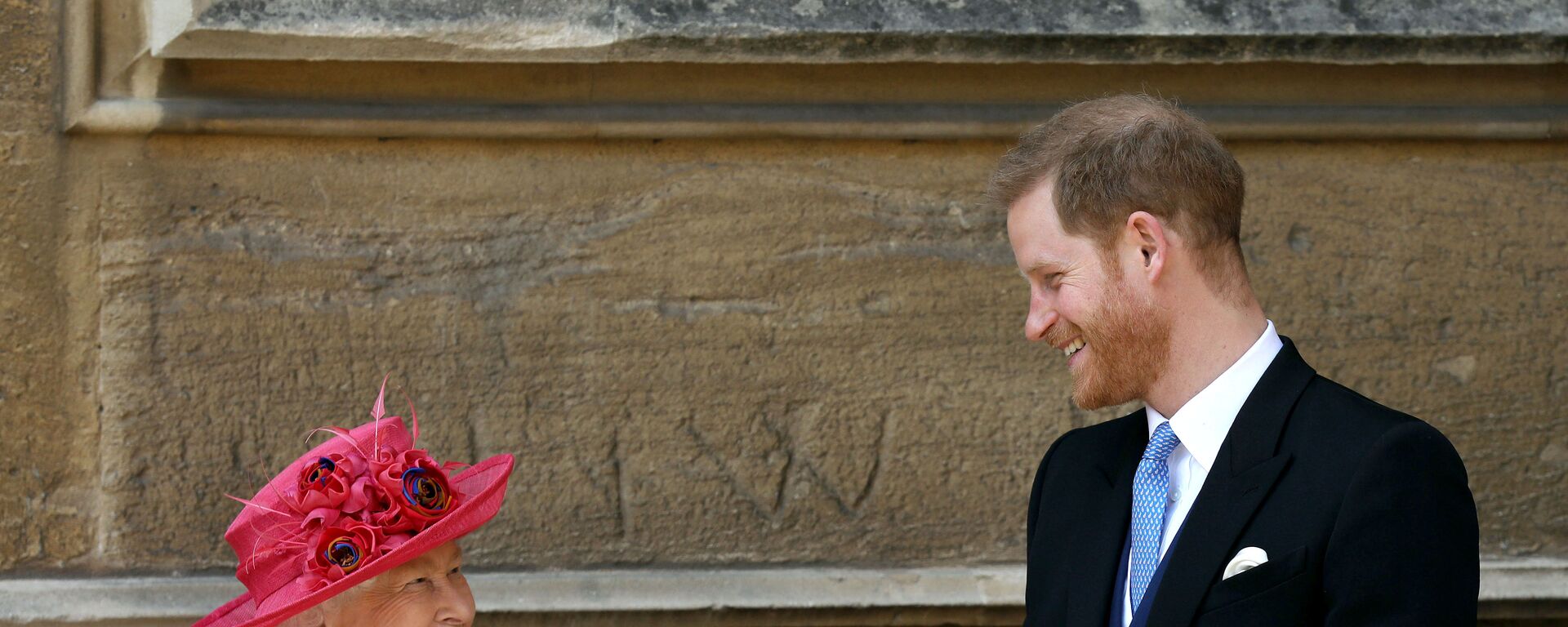 الأمير البريطاني هاري وجدته الملكة إليزابيث في حفل زفاف السيدة غابرييلا وندسور وتوماس كينغستون، في كنيسة القديس جورج، في قلعة وندسور، بالقرب من لندن، بريطانيا، 18 مايو/أيار 2019 - سبوتنيك عربي, 1920, 24.07.2021