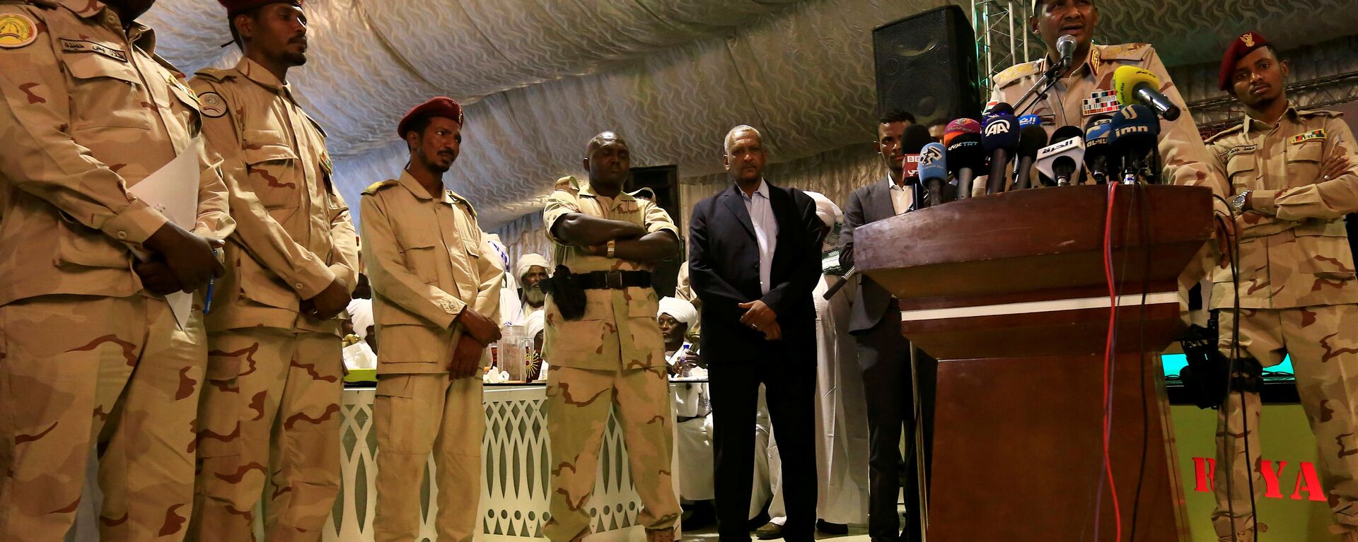 قائد قوات الدعم السريع، نائب رئيس المجلس العسكري في السودان، محمد حمدان دقلو، المعروف بـحميدتي - سبوتنيك عربي, 1920, 18.06.2021