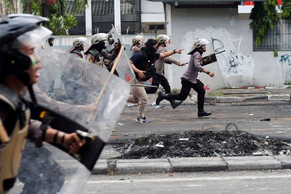 احتجاجات في جاكارتا عقب إعلان نتائج الانتخابات، إندونيسيا 22 مايو/ أيار 2019 - سبوتنيك عربي