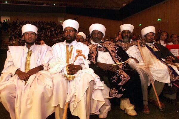 زعماء يهود إثيوبيون يشاركون في احتفال تذكاري بمناسبة إجلاء اليهود الإثيوبيين إلى إسرائيل في القدس بعد عشر سنوات من نقل جوي مثير أطلق عليه اسم عملية سولومون جلب 14000 يهودي إثيوبي إلى إسرائيل زعماء يهود إثيوبيون يشاركون في احتفال تذكاري بمناسبة إجلاء اليهود الإثيوبيين إلى إسرائيل في القدس بعد عشر سنوات من نقل جوي مثير أطلق عليه اسم عملية سولومون جلب 14000 يهودي إثيوبي إلى إسرائيل - سبوتنيك عربي