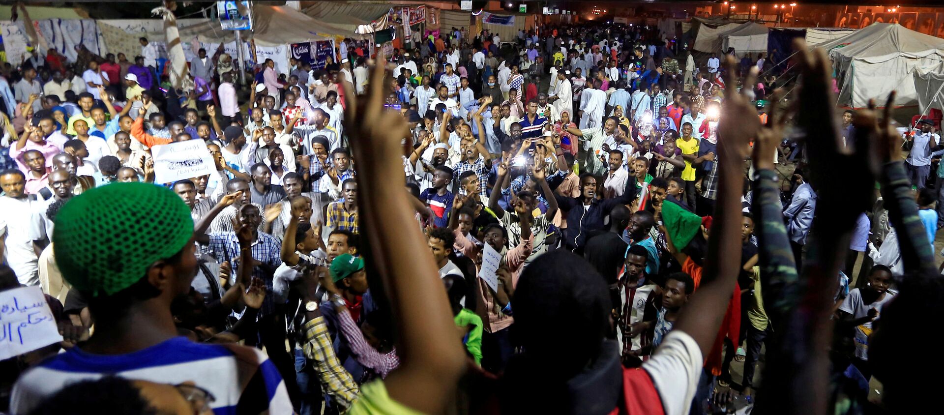 اعتصام في العاصمة السودانية الخرطوم ضد بقاء المجلس العسكري في السلطة - سبوتنيك عربي, 1920, 23.05.2020