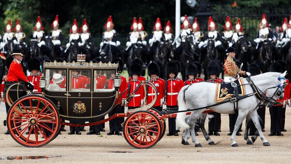 عرض عسكري للاحتفال بعيد ميلاد ملكة بريطانيا - سبوتنيك عربي