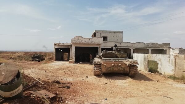 قوات الجيش السوري تتابع عملياتها العسكرية على محور بلدتي الجبين وتل الملح ريف حماة الشمالي - سبوتنيك عربي