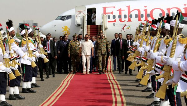 رئيس الوزراء الإثيوبي أبي أحمد يصل مطار الخرطوم - سبوتنيك عربي