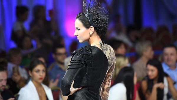 عرض أزياء أيام الموضة العربية (Al Arabia Fashion Days) في إطار أسبوع الأزياء العربية في موسكو - عرض مجموعة من تصاميم كيبوفسكايا (Kibovskaya) - سبوتنيك عربي
