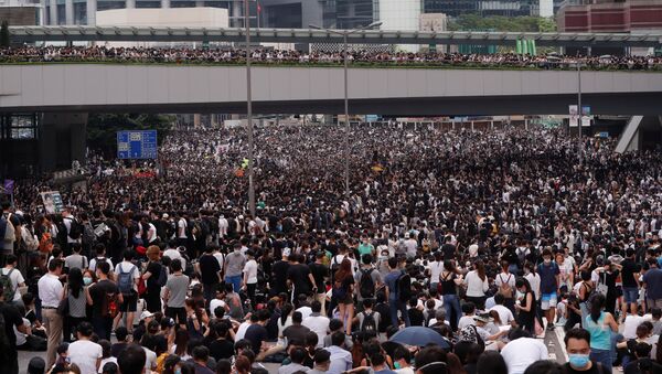 احتجاجات في هونج كونج ضد قانون تسليم المطلوبين إلى الصين - سبوتنيك عربي
