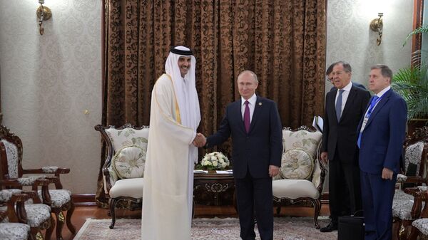 الرئيس الروسي فلاديمير بوتين وأمير قطر الشيخ تميم بن حمد آل الثاني في طاجستان - سبوتنيك عربي