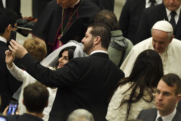 صورة سيلفي مع بابا الفاتيكان، 2017 - سبوتنيك عربي