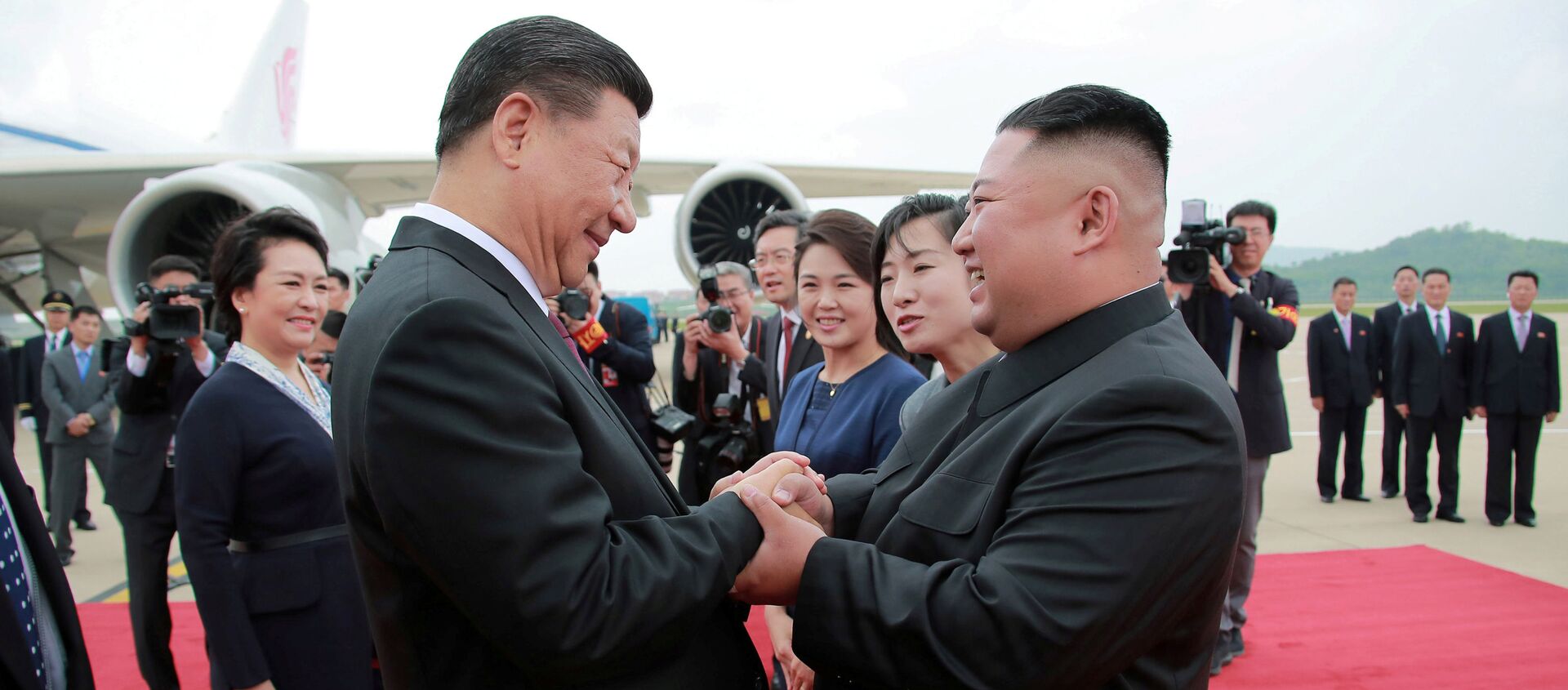 الزيارة الأولى من نوعها منذ 11 عاما، الرئيس الصيني شي جين بينغ يزور بيونغ يانغ، كوريا الشمالية 21 يونيو/ حزيران 2019 - سبوتنيك عربي, 1920, 24.07.2021
