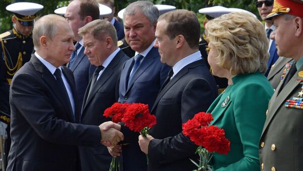 بوتين يضع إكليلا من الزهور على ضريح الجندي المجهول - سبوتنيك عربي