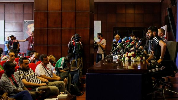 اللاعب الجزائري رياض محرز في مؤتمر صحفي بكأس الأمم الأفريقية 2019 في مصر - سبوتنيك عربي