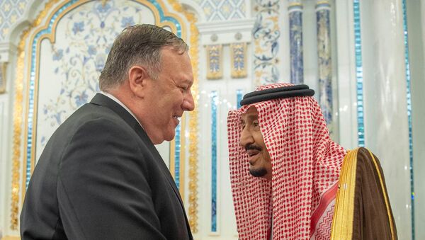العاهل السعودي الملك سلمان بن عبد العزيز يستقبل وزير الخارجية الأمريكي مايك بومبيو في الرياض - سبوتنيك عربي