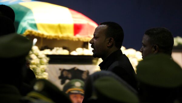 رئيس الوزراء الإثيوبي أبي أحمد يشارك في جنازة رئيس أركان الجيش  - سبوتنيك عربي