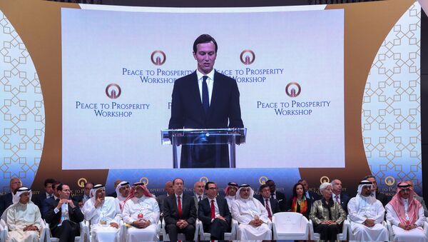 كبير مستشاري البيت الأبيض جاريد كوشنر يتحدث في مؤتمر السلام من أجل الازدهار المنعقد في المنامة - سبوتنيك عربي