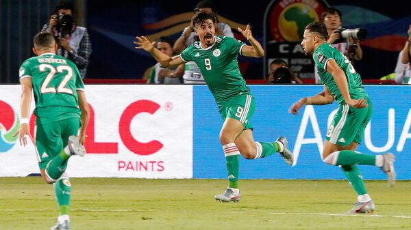 يوسف البلايلي بعد إحرازه هدف فوز منتخب الجزائر - سبوتنيك عربي