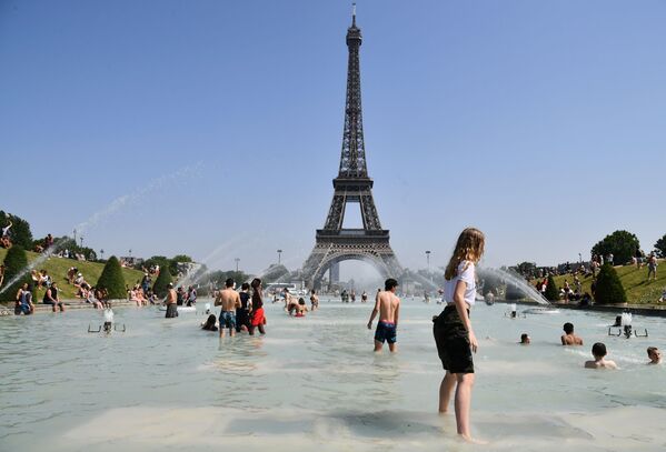 ارتفاع درجات الحرارة في باريس، حيث ارتفعت الحرارة لتصل غلى 38-40 درجة مئوية - سبوتنيك عربي