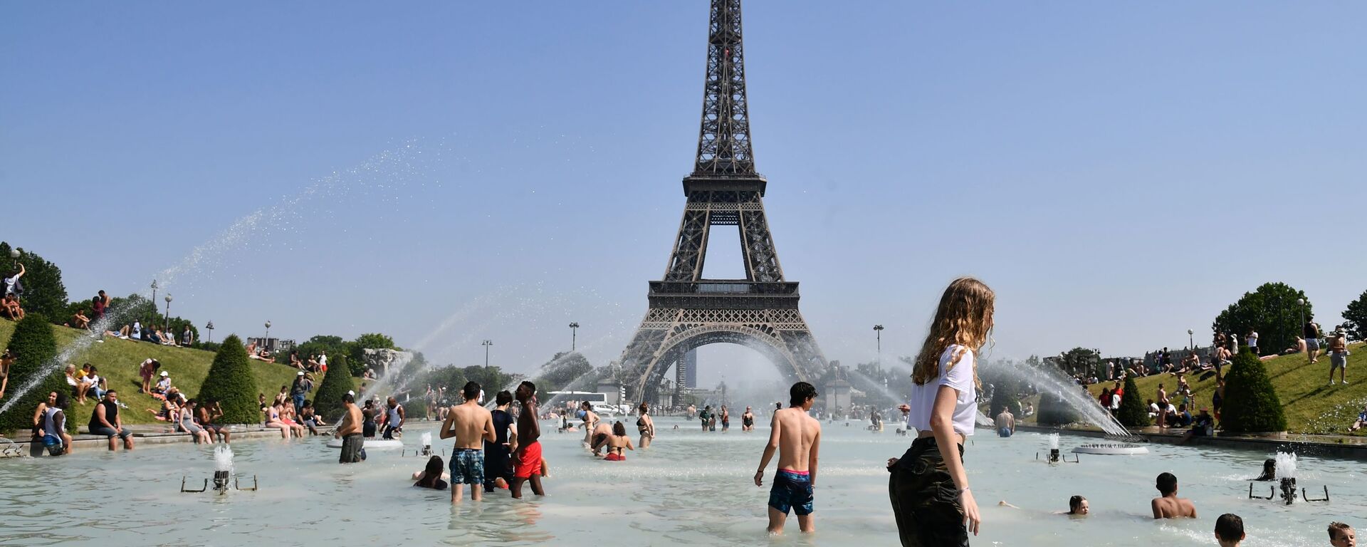 ارتفاع درجات الحرارة في باريس، حيث ارتفعت الحرارة لتصل غلى 38-40 درجة مئوية - سبوتنيك عربي, 1920, 14.01.2022