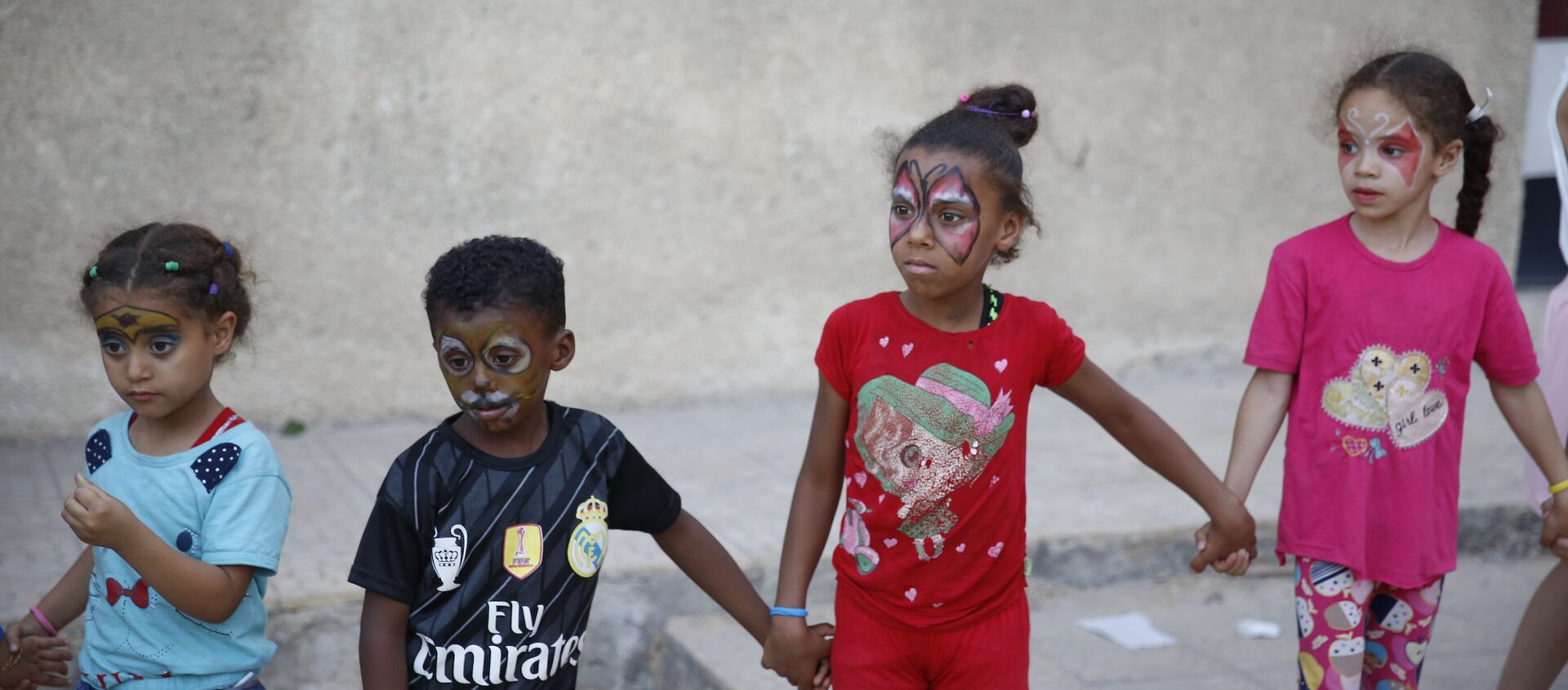 السوريون يحتفون بيوم الأطفال المشردين في مختلف المحافظات السورية - سبوتنيك عربي, 1920, 22.09.2019