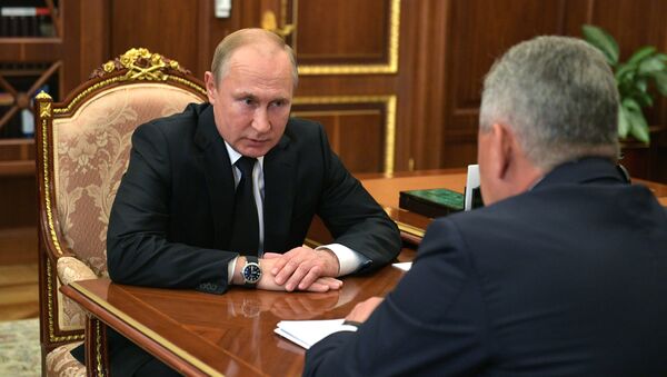 الرئيس فلاديمير بوتين يلتقي وزير الدفاع سيرغي شويغو - سبوتنيك عربي