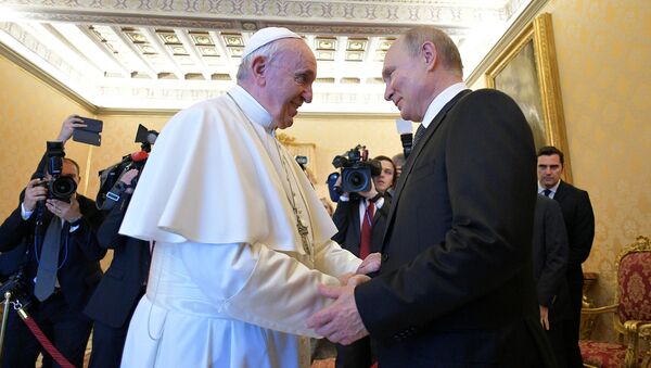الرئيس فلاديمير بوتين يلتقي ببابا الفاتيكان فرانسيس، إيطاليا 4 يوليو/ تموز 2019 - سبوتنيك عربي