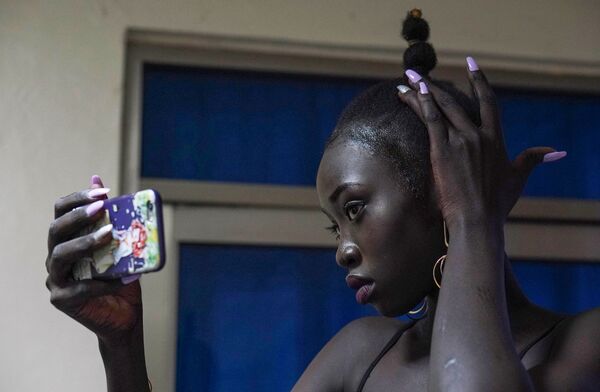 أريك ماكار، 18 عاما، إحدى المتسابقات في مسابقة ملكة جمال جنوب السودان في جوبا - سبوتنيك عربي