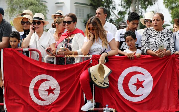 رد فعل النساء خلال تشييع الرئيس التونسي الباجي قائد السبسي في تونس - سبوتنيك عربي