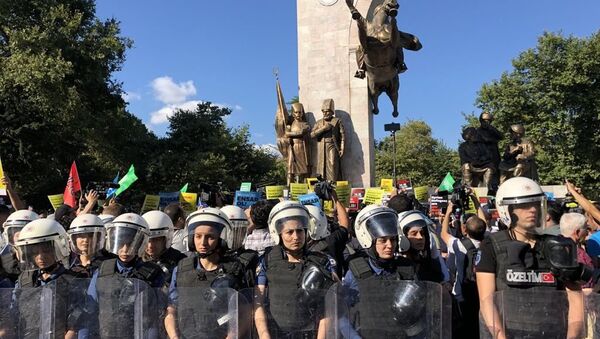 احتجاجات في تركيا ضد ترحيل السوريين  - سبوتنيك عربي