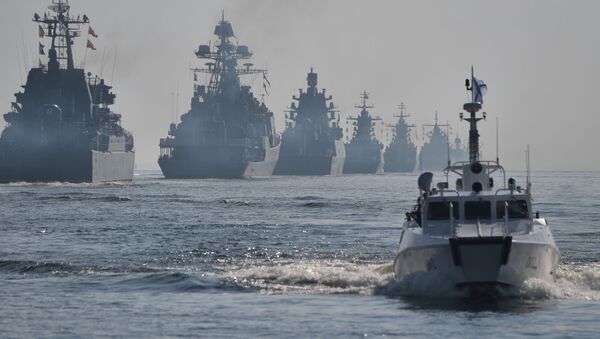 العرض البحري بمناسبة عيد البحرية الروسية بسان بطرسبورغ - سبوتنيك عربي