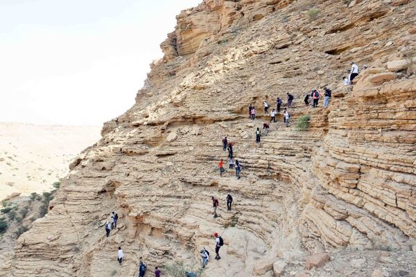 بالصور... فريق يضم 170 امرأة سعودية يتحدى أعلى قمم جبال العالم بالصور... فريق يضم 170 امرأة سعودية يتحدى أعلى قمم جبال العالم - سبوتنيك عربي