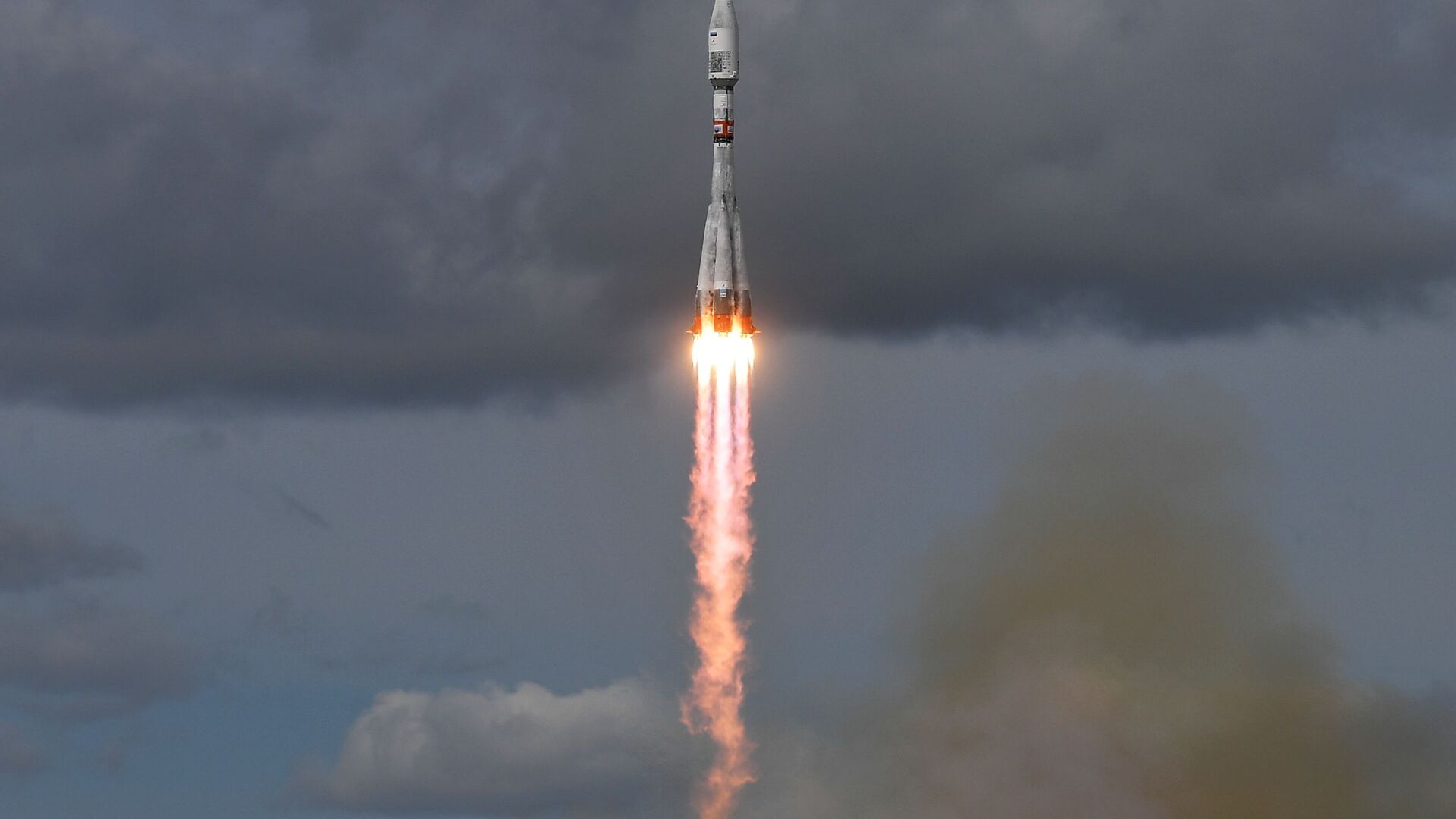 إطلاق صاروخ حامل سويوز-2.1بي والقمر الصناعي ميتيور-إم رقم 2-2 من محطة الإطلاق الفضائي الشرق - سبوتنيك عربي, 1920, 25.11.2021